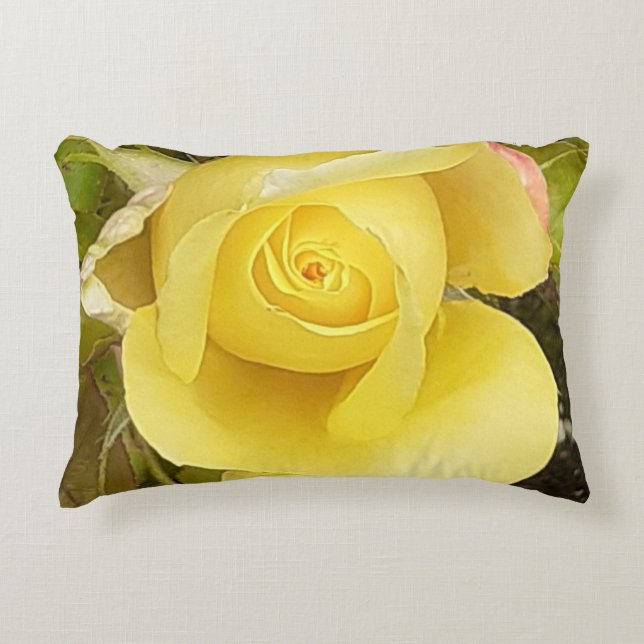 Cojín Decorativo Cushiro amarillo de acento rosebudo (Anverso)