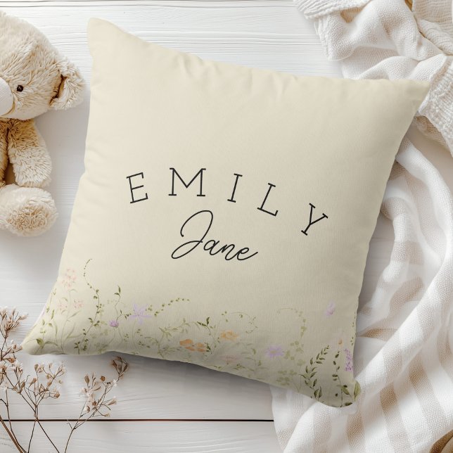 Cojín Decorativo Custom Girls Name Sign Wildflower Nursery Decor (Baby Girl Name Pillow Wildflower Nursery Decor)