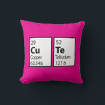 Cojín Decorativo Cute Science Nerd<br><div class="desc">Pasar una almohada rosa divertida con la palabra CUTE creada utilizando elementos de la tabla periódica. Se puede cambiar el color de fondo del rosa a lo que más te guste. Una brillante idea de regalo para los lindos nerds,  geeks,  científicos y profesores.</div>