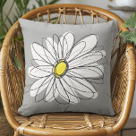 Cojín Decorativo Daisy de moda con gris y amarillo<br><div class="desc">Una obra de arte zen y caprichosa,  hipster. Puede añadir un nombre,  un monograma u otro texto personalizado. Si necesita mover el dibujo,  haga clic en el botón personalizar para realizar cambios.</div>