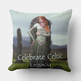 Cojín Decorativo Dama celta posando frente a antiguas piedras