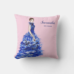 Cojín Decorativo Dama Hermosa con Vestido Azul Brillante de Moda