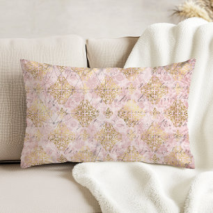 Cojín Decorativo Damascado de oro rosa con escritura vintage