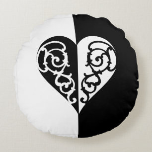 Cojín decorativo de corazón negro y blanco filigrí