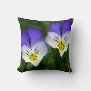 Cojín decorativo de dos lindas flores de viola