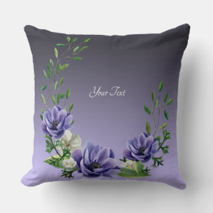 Cojín decorativo de flores púrpura acuarela