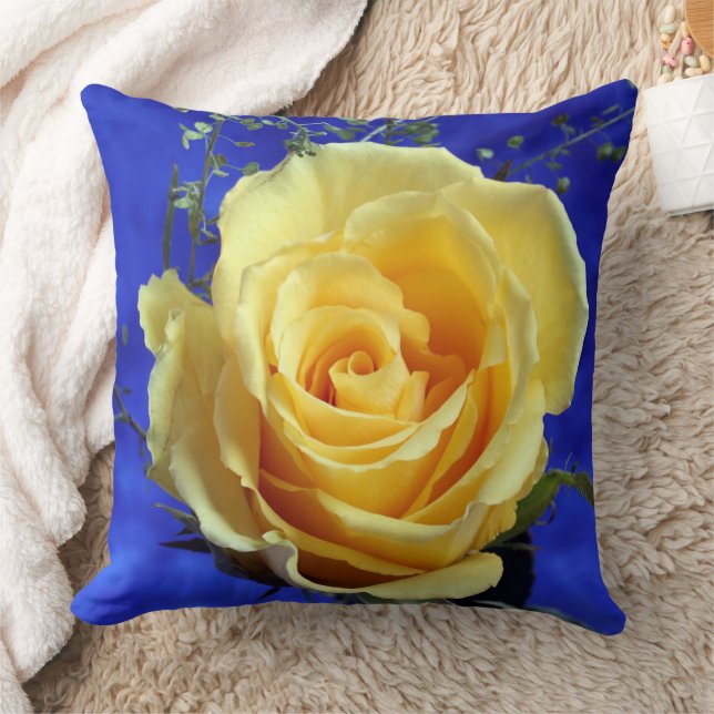 Cojín decorativo de fondo azul amarillo rosa real (Manta)
