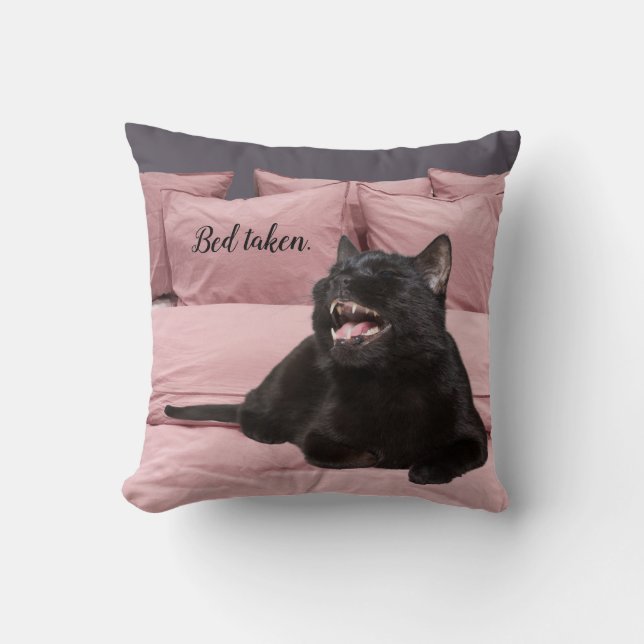 Cojín decorativo de gato negro riéndose (Anverso)