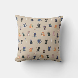 Cojín decorativo de gatos y cuchillos