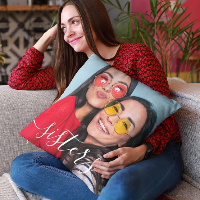 Cojín decorativo de hermanas (Let your sister know how much you love her with this personalized photo pillow!)