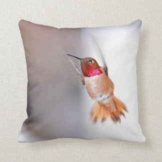 Cojín decorativo de la foto del vuelo del colibrí