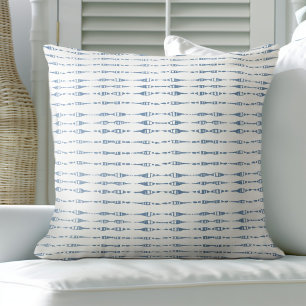 Cojín decorativo de la línea costera azul y blanca
