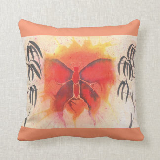 Cojín decorativo de la mariposa y del bambú