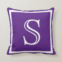 Cojín decorativo de monograma púrpura Personalizad