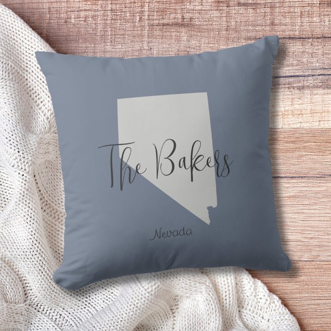 Cojín decorativo de Nombre de Familia Estatal de N (Show pride for your state and personalize it!  "love makes this house a home in <your state>")