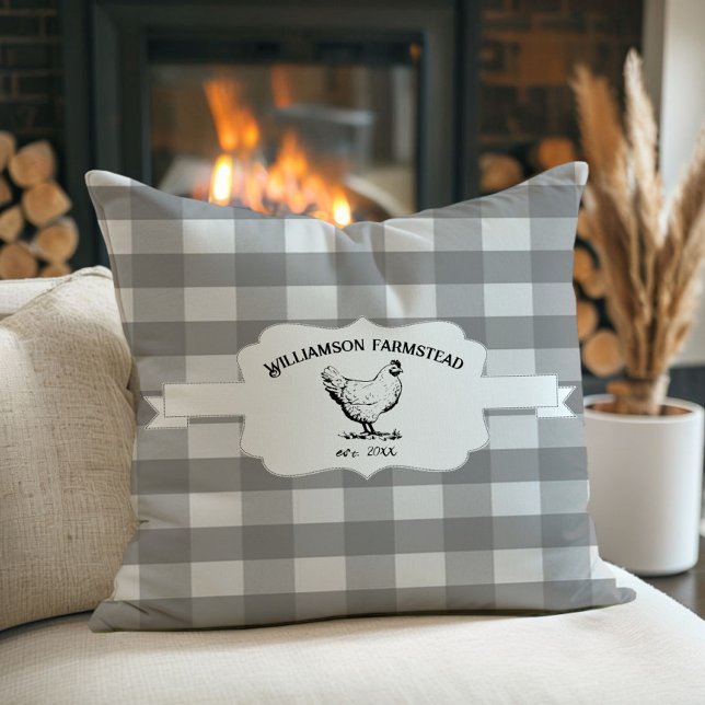 Cojín decorativo de pollo de granja de búfalo gris (Gray Buffalo Plaid Farm Chicken Throw Pillow)