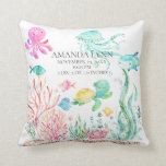 Cojín Decorativo Debajo del mar Nacimiento Estrellas de Pillow<br><div class="desc">Aburrido bajo la almohada marina para una niña. ¡Fácil de personalizar con las estadísticas de nacimiento del bebé! Cambie el color de fondo haciendo clic en el personalizar y usando nuestro selector de color. Artículos coincidentes disponibles en nuestra tienda.</div>