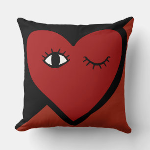 Cojín decorativo del corazón del amor rojo de la C