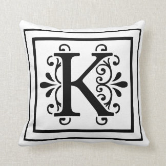Cojín decorativo del monograma de la letra K