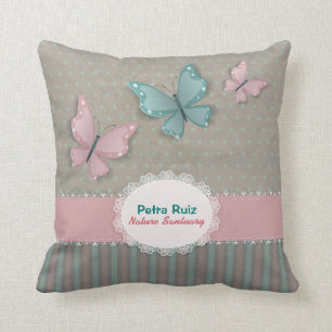 Cojín decorativo del monograma de la mariposa