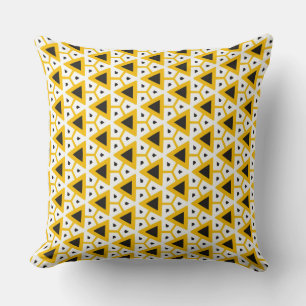 Cojín decorativo del patrón triangular amarillo y 