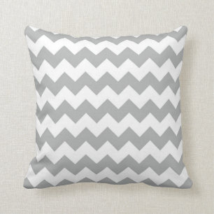 Cojín decorativo del zigzag de Chevron del gris d