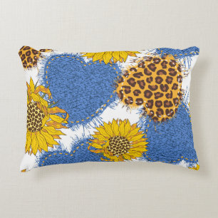 Cojín Decorativo Denim corazones hechos de tela con bordes rotos y