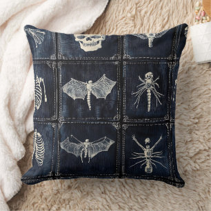 Cojín Decorativo Denim Quilt con calaveras e insectos