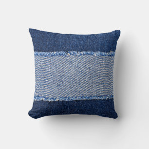 Cojín Decorativo Denim roto: tela de jeans azules.
