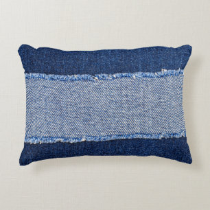 Cojín Decorativo Denim roto: tela de jeans azules.