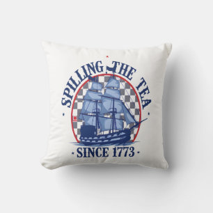 Cojín Decorativo Derramando el Té Desde 1773 Meme Adorable