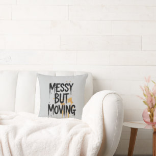 Cojín Decorativo Desordenado pero en Movimiento – Minimalista Scrip