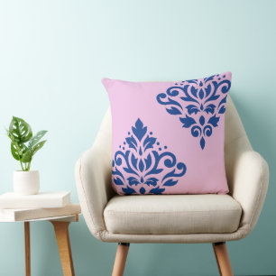 Cojín Decorativo Desplazar el arte de Damask I azul sobre rosa