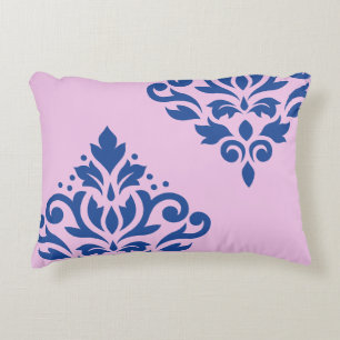Cojín Decorativo Desplazar el arte de Damask I azul sobre rosa