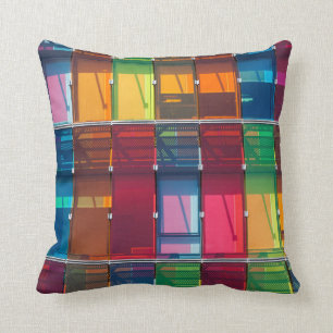 Cojín Decorativo Detalle de edificios comerciales multicolores