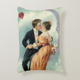 Cojín Decorativo Día de San Valentín antiguo beso victoriano en la 