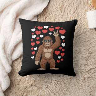 Cojín Decorativo Día de San Valentín de Bigfoot Corazones Divertido