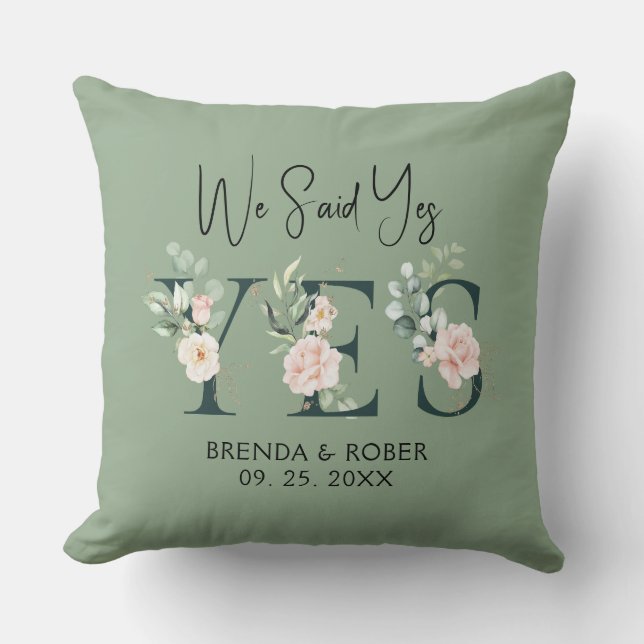 Cojín Decorativo Dijimos sí las elegantes letras florales en verde  (Anverso)