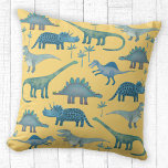 Cojín Decorativo Dinosaurios Amarillos<br><div class="desc">Pintura de dinosaurios azules,  Tyrannosaurus rex,  Spinosaurus,  Stegosaurus,  Diplodocuments y Triceratops sobre un fondo amarillo soleado. ¡Eek!</div>