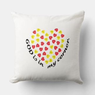 COJÍN DECORATIVO DIOS ESTÁ EN MI ESQUINA.