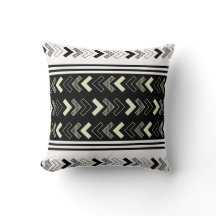 Cojín decorativo diseñado con flecha blanca N negr