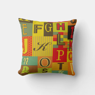 Cojín Decorativo diseño de alfabeto retro. Ilustracion de época