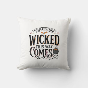 Cojín Decorativo Diseño de camiseta vintage Something Wicked Hallow