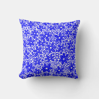 Cojín Decorativo Diseño de flores - azul sobre blanco