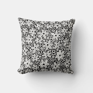 Cojín Decorativo Diseño de flores - Blanco sobre negro