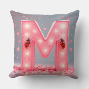 Cojín Decorativo Diseño de letra M rosa brillante