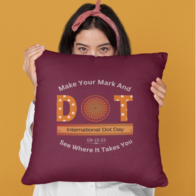 Cojín Decorativo Diseño del Día Internacional del Dot (Subido por el creador)