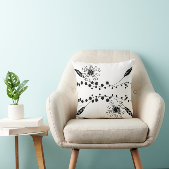 Cojín Decorativo Diseño floral blanco y negro (Silla)