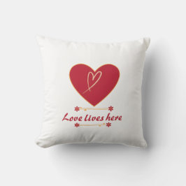 Cojín Decorativo Diseño Floral Corazón Rojo – “El Amor Vive Aquí” R