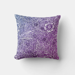 Cojín Decorativo Diseño floral intrincado en tonos morados y blanco